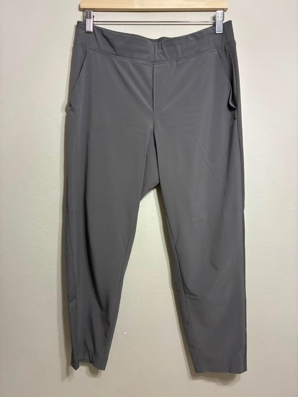 Athleta Brooklyn Mid rise ankle light weight gray ash pants size 8